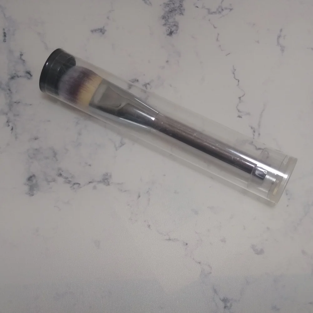 It Cosmetics Plush Paddle Foundation Brush